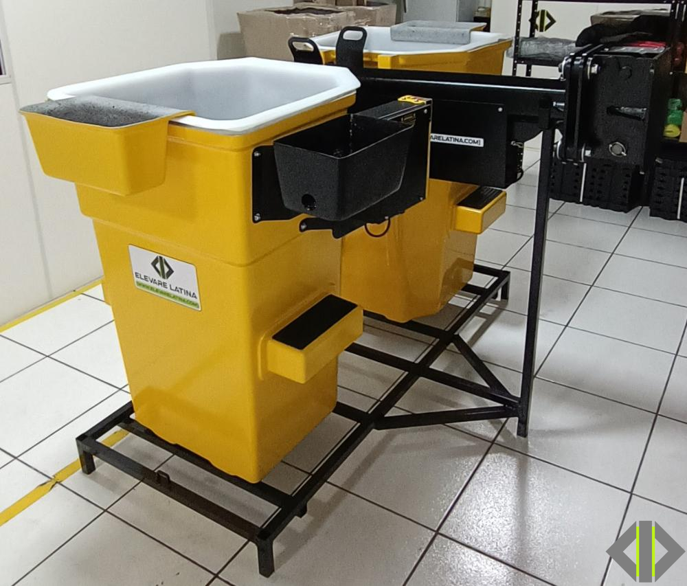 CESTO EM FIBRA ACOPLADO PARA GUINDASTE